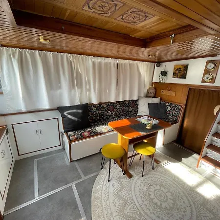 Botel Bateau Paisible