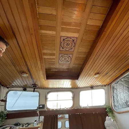 Botel Bateau Paisible *
