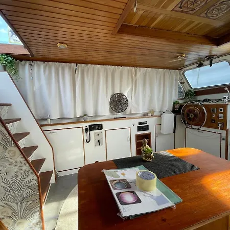 Botel Bateau Paisible