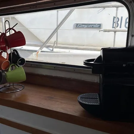 Botel Bateau Paisible *